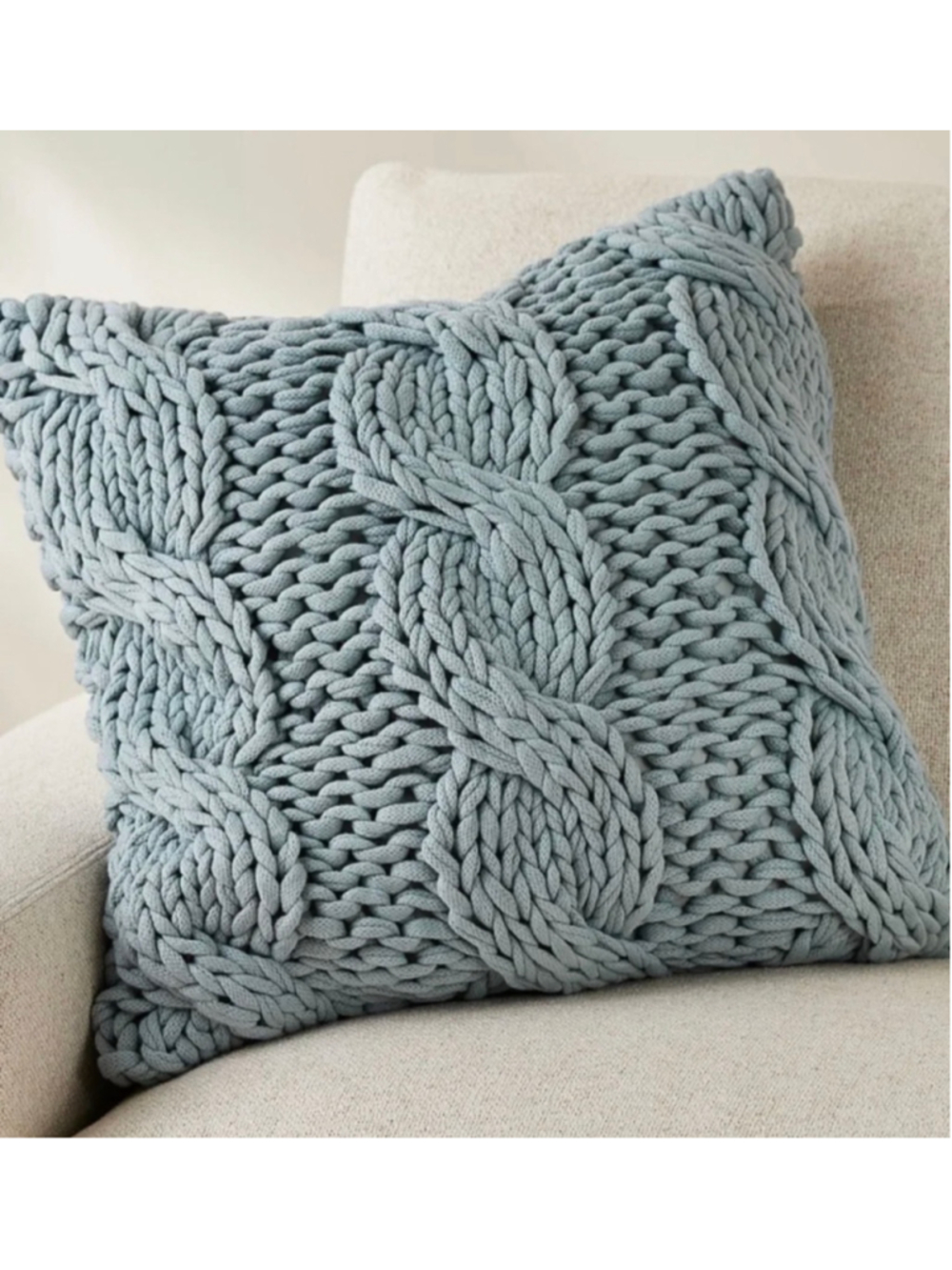 Pottery Barn Colossal Knit Chambray Blue Cable Knit Cover and 24in Pillow Insert